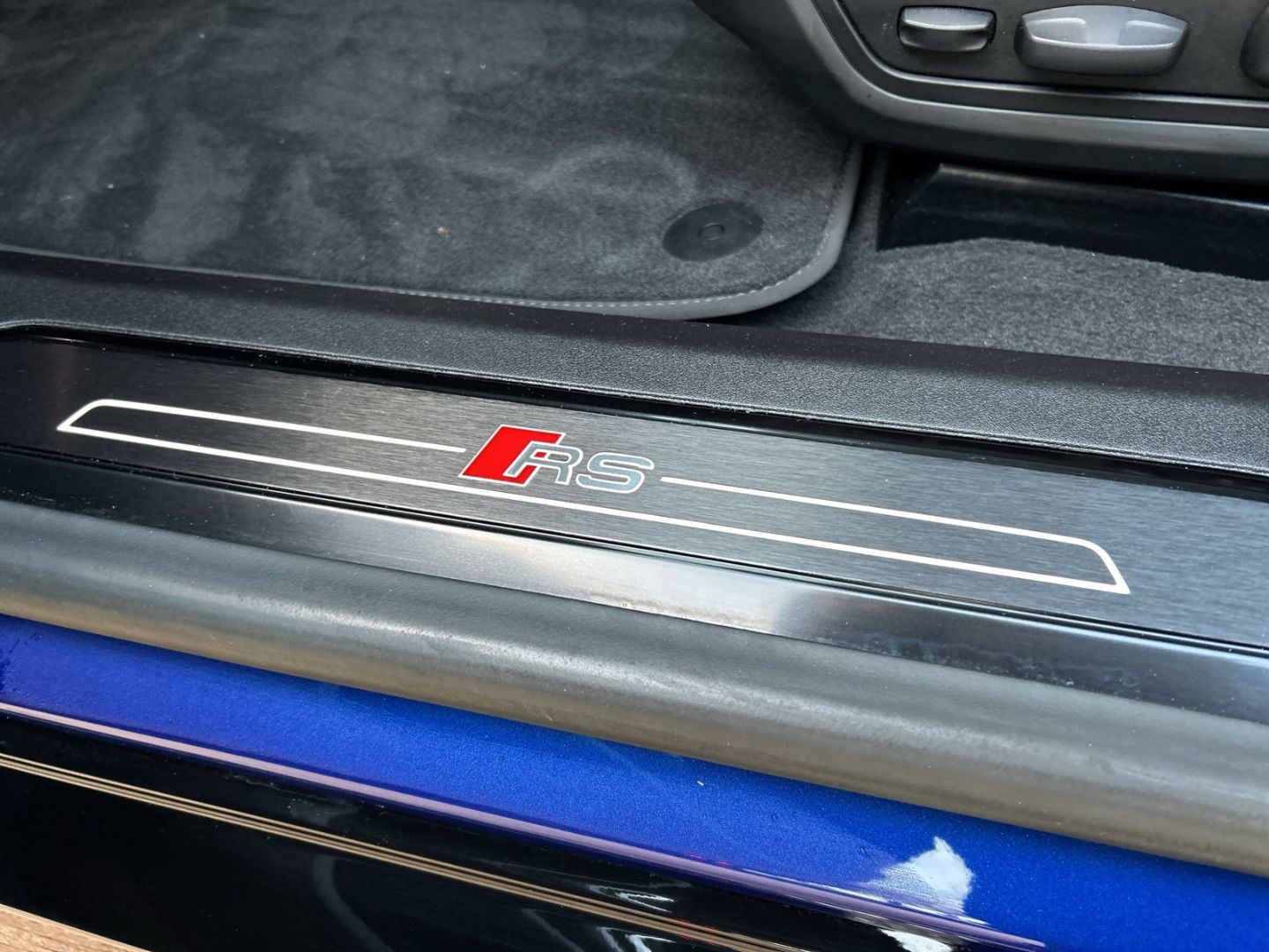 Fahrzeugabbildung Audi RS e-tron GT Quattro HUD Luftfederung AD Niveau