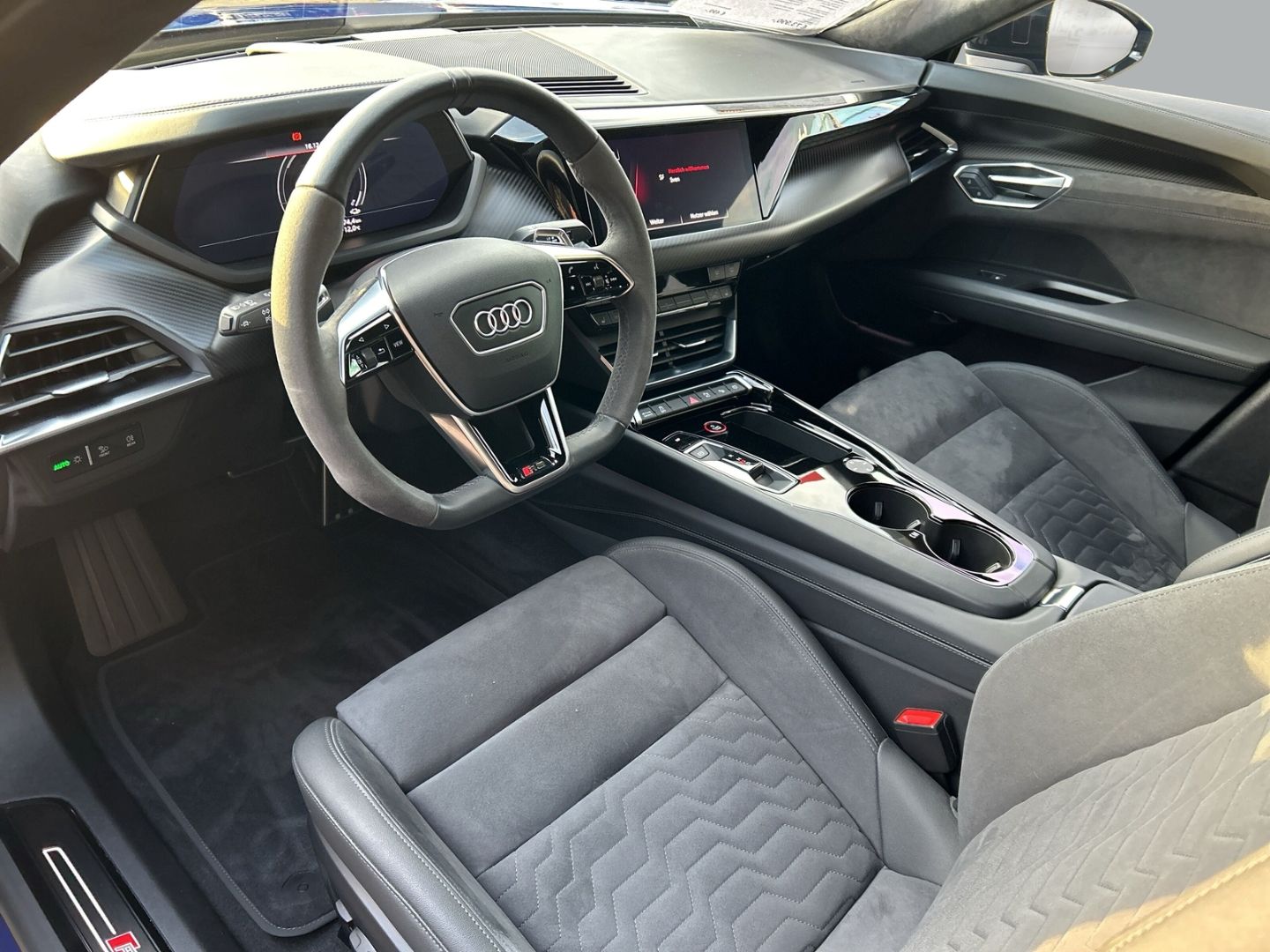 Fahrzeugabbildung Audi RS e-tron GT Quattro HUD Luftfederung AD Niveau