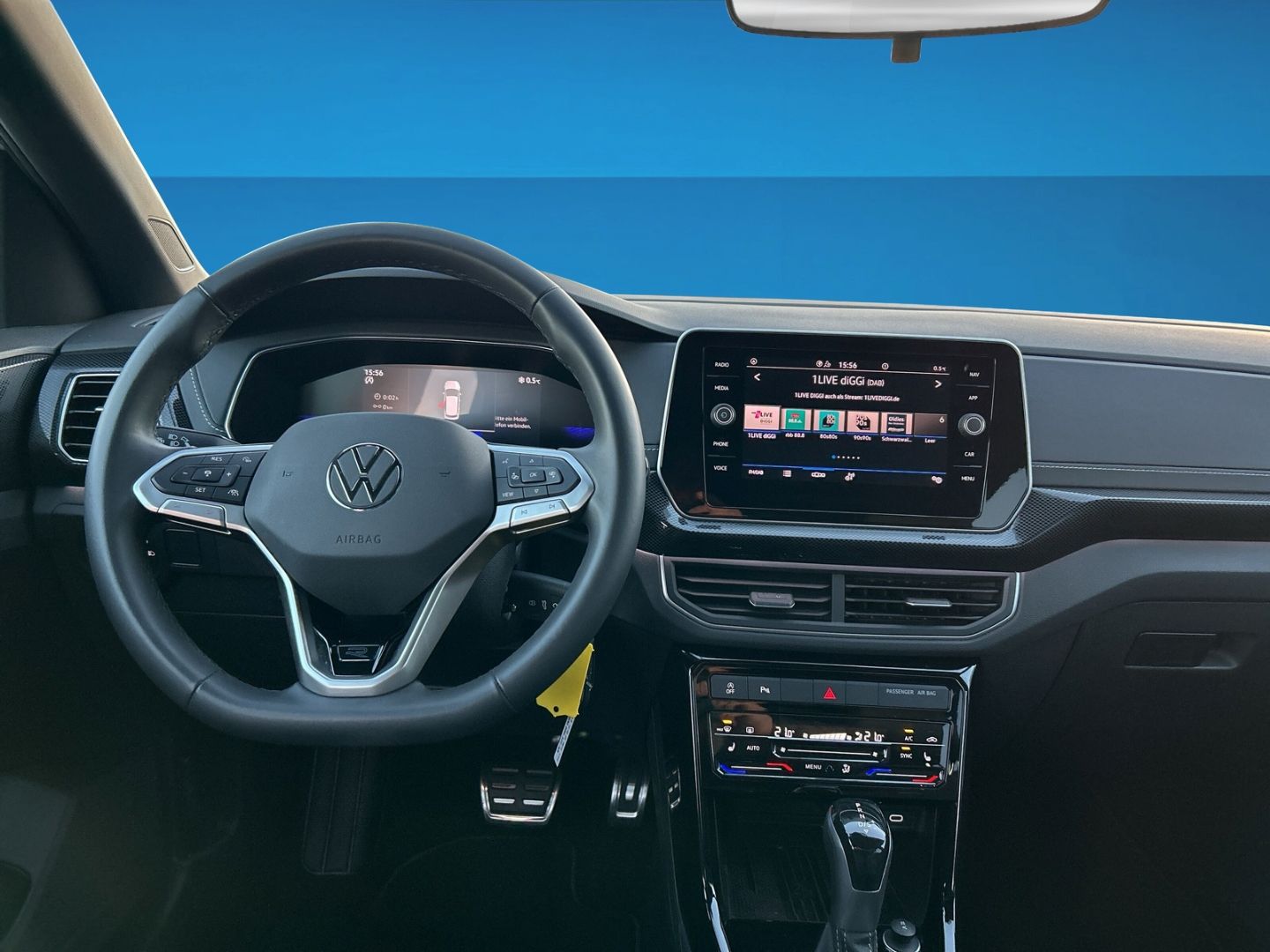 Fahrzeug 14 Fahrzeugabbildung Volkswagen T-Cross 110 kW 1.5 TSI R-Line Sportpaket AHK-abn - mit KI generiert/bearbeitet