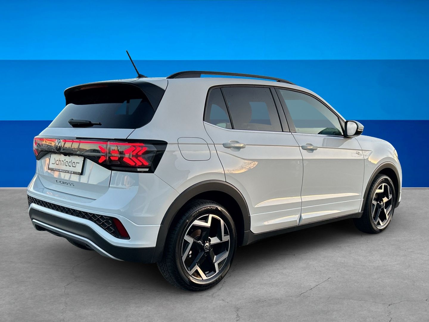 Fahrzeug 7 Fahrzeugabbildung Volkswagen T-Cross 110 kW 1.5 TSI R-Line Sportpaket AHK-abn - mit KI generiert/bearbeitet