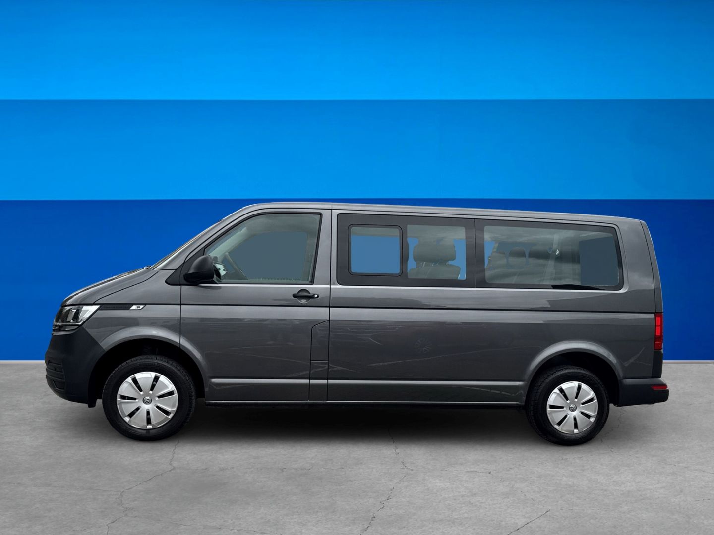 Fahrzeug 4 Fahrzeugabbildung Volkswagen T6.1 Kombi 2.0 TDI L2H1 9 Sitzer NAVI AHK