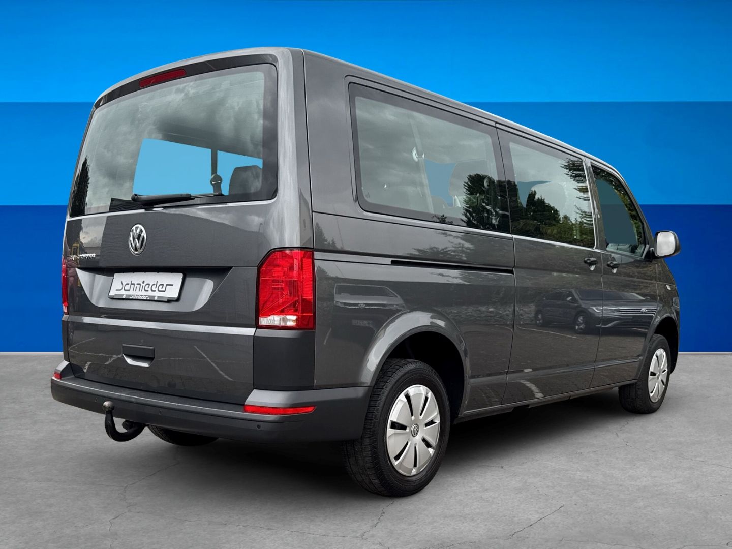 Fahrzeug 7 Fahrzeugabbildung Volkswagen T6.1 Kombi 2.0 TDI L2H1 9 Sitzer NAVI AHK