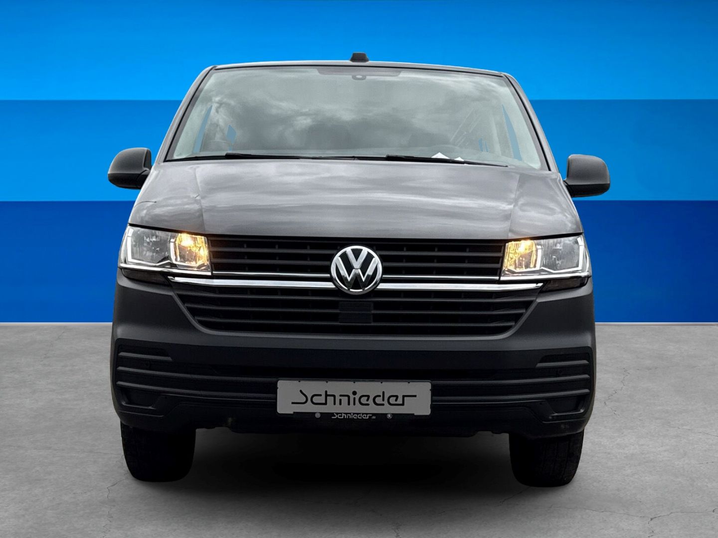 Fahrzeug 8 Fahrzeugabbildung Volkswagen T6.1 Kombi 2.0 TDI L2H1 9 Sitzer NAVI AHK