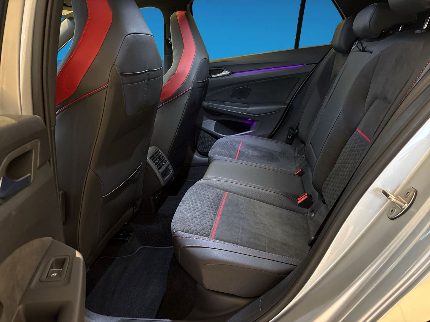 Fahrzeugabbildung Volkswagen Golf VIII GTI Clubsport PANO KAMERA 19 ZOLL