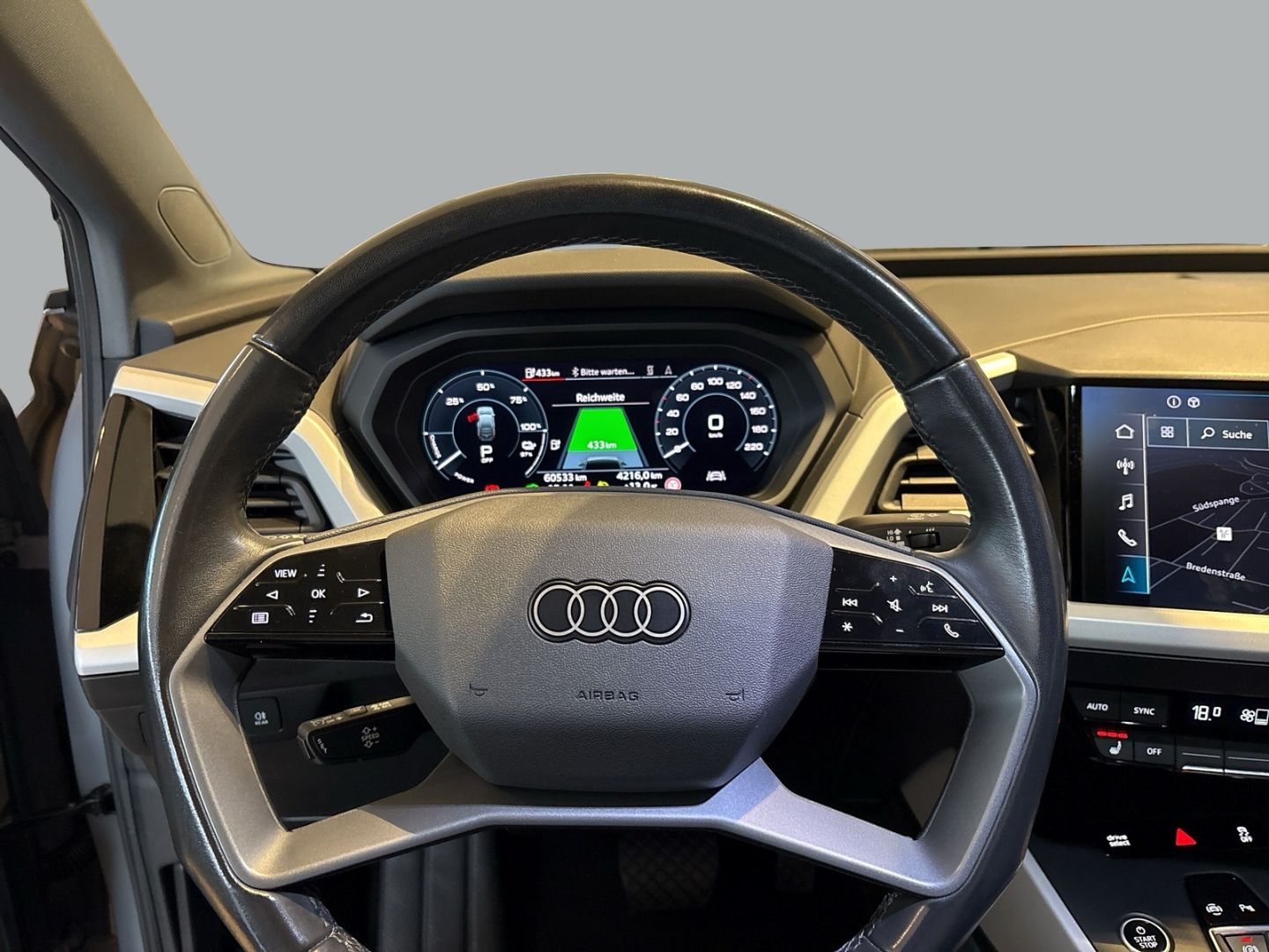 Fahrzeugabbildung Audi Q4 40 e-tron Sportback NAVI 20 ZOLL 77 kWh SHZ P