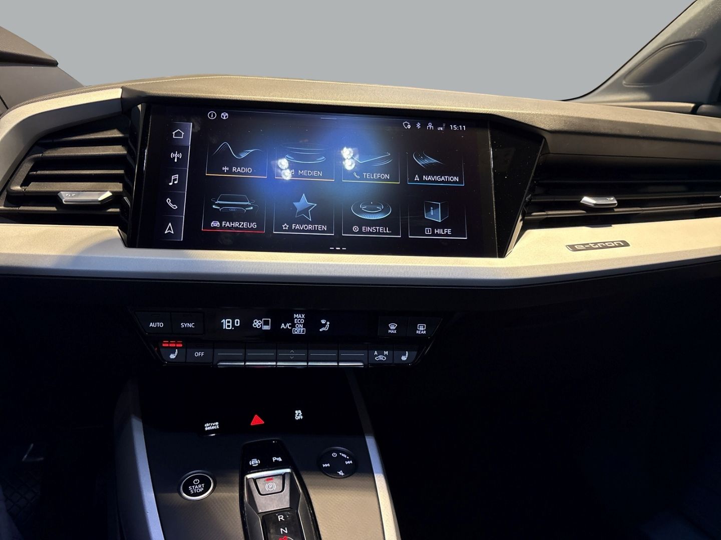 Fahrzeugabbildung Audi Q4 40 e-tron Sportback NAVI 20 ZOLL 77 kWh SHZ P