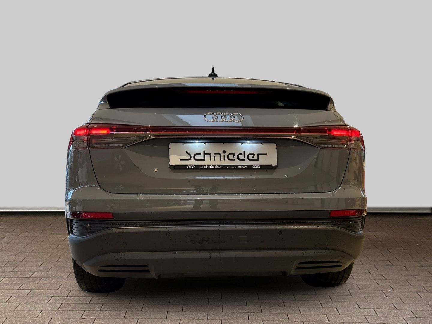 Fahrzeugabbildung Audi Q4 40 e-tron Sportback NAVI 20 ZOLL 77 kWh SHZ P