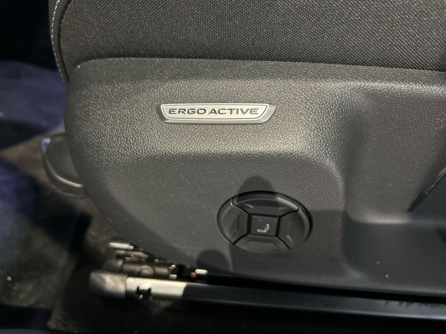 Fahrzeug 16 Fahrzeugabbildung Volkswagen T-Roc Style 1.5l eTSI IQ.LIGHT AHK EASY OPEN