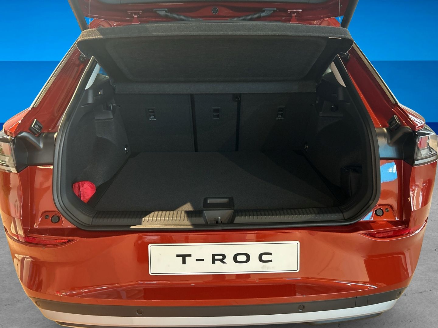 Fahrzeug 9 Fahrzeugabbildung Volkswagen T-Roc Style 1.5l eTSI IQ.LIGHT AHK EASY OPEN