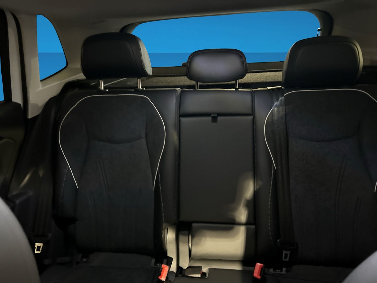 Fahrzeug 13 Fahrzeugabbildung Volkswagen Tiguan Elegance 1,5l eTSI IQ.DRIVE PREMIUM