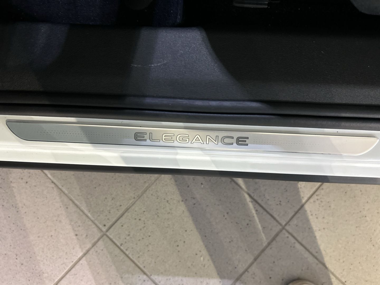 Fahrzeug 14 Fahrzeugabbildung Volkswagen Tiguan Elegance 1,5l eTSI IQ.DRIVE PREMIUM