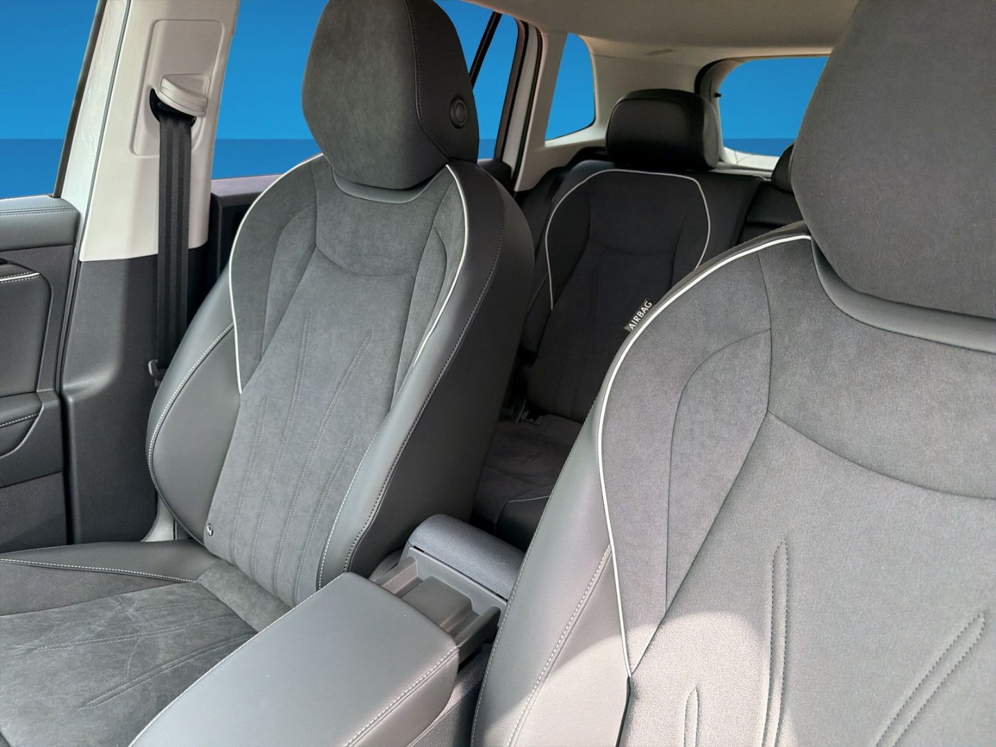 Fahrzeug 15 Fahrzeugabbildung Volkswagen Tiguan Elegance 1,5l eTSI IQ.DRIVE PREMIUM