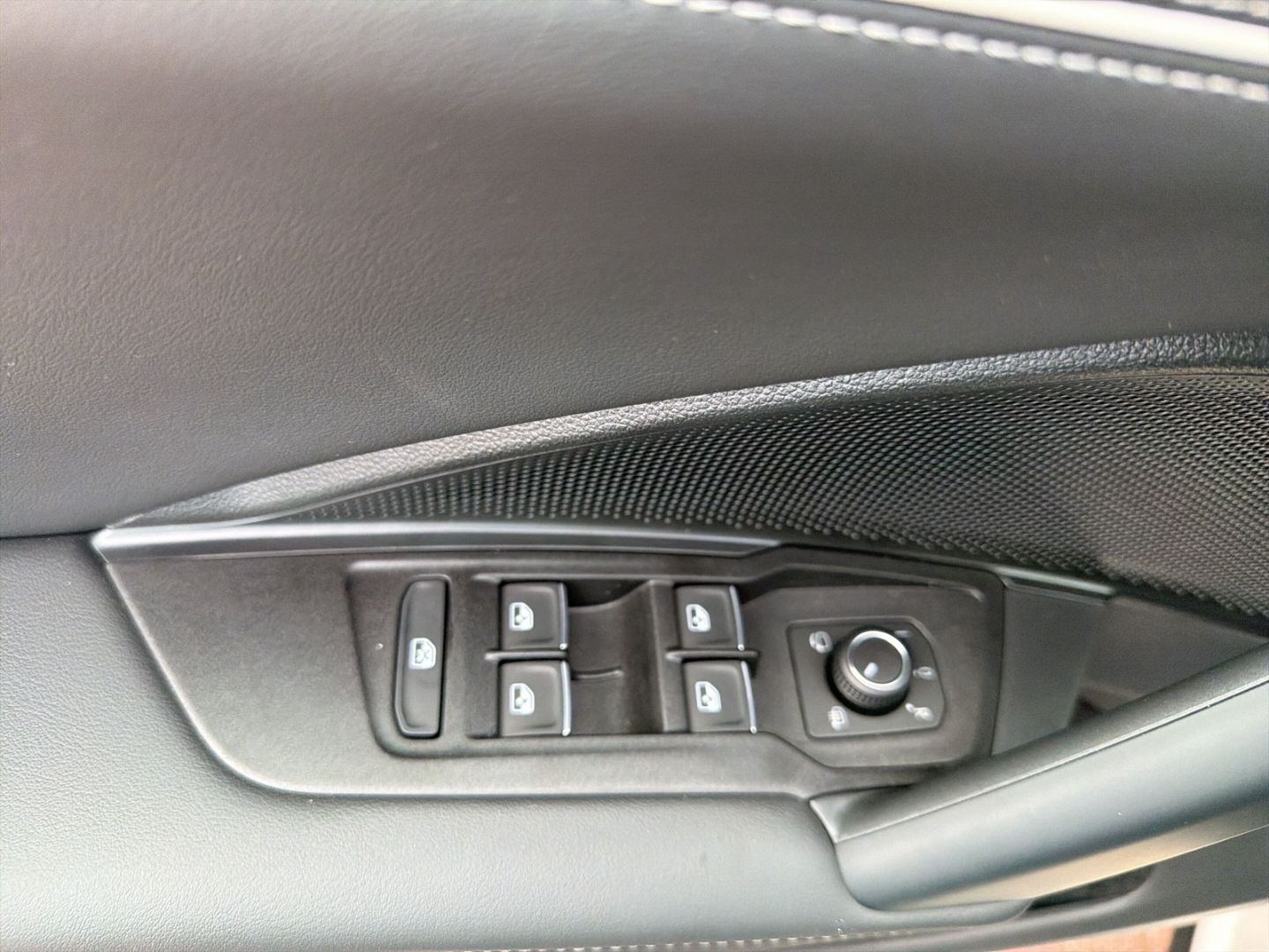 Fahrzeug 17 Fahrzeugabbildung Volkswagen Tiguan Elegance 1,5l eTSI IQ.DRIVE PREMIUM