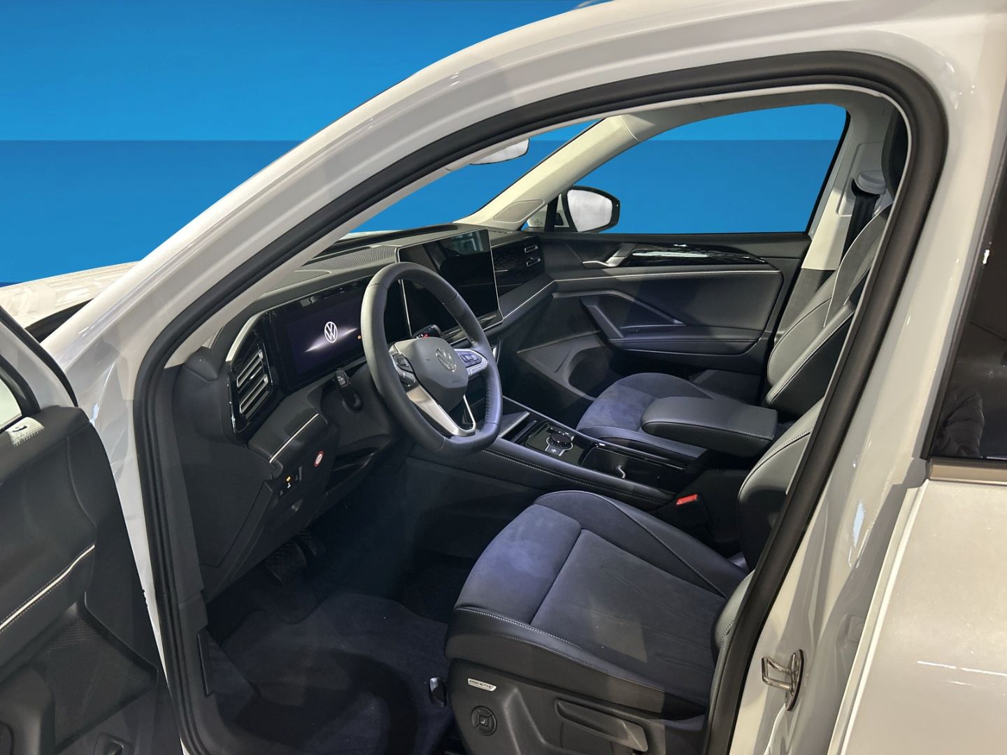 Fahrzeug 10 Fahrzeugabbildung Volkswagen Tiguan Elegance 1,5l eTSI IQ.DRIVE PREMIUM