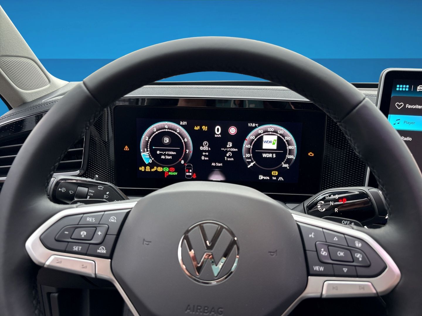 Fahrzeugabbildung Volkswagen Passat Business 1,5l eTSI BUSINESS PREMIUM IQ.DR