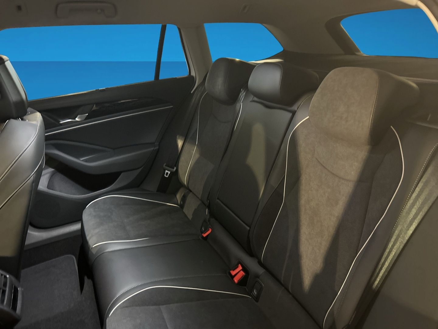 Fahrzeugabbildung Volkswagen Passat Elegance 2,0l TDI