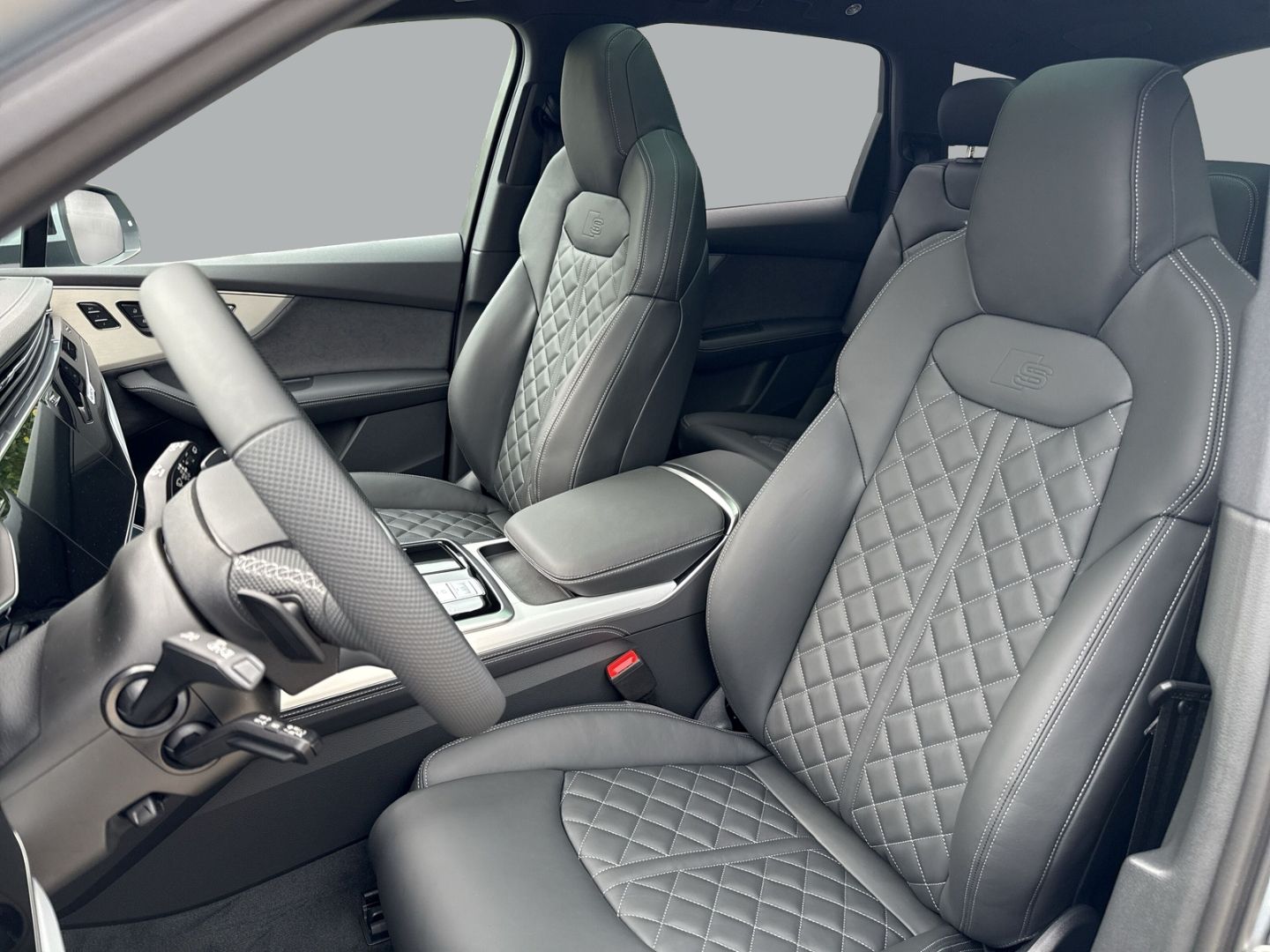 Fahrzeug 12 Fahrzeugabbildung Audi Q7 55 TFSI e quattro S-line+AHK+HUD+PANO+B&O+KAM