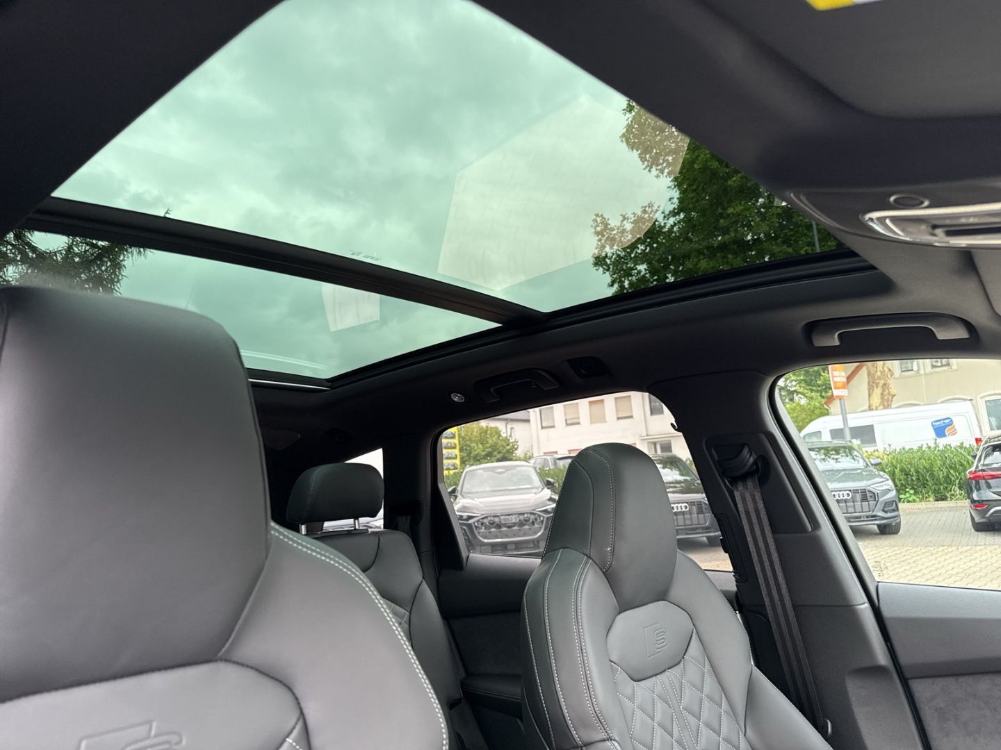 Fahrzeug 22 Fahrzeugabbildung Audi Q7 55 TFSI e quattro S-line+AHK+HUD+PANO+B&O+KAM