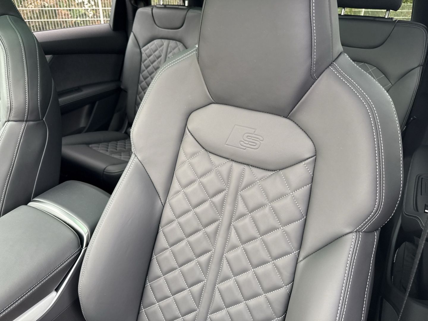 Fahrzeug 25 Fahrzeugabbildung Audi Q7 55 TFSI e quattro S-line+AHK+HUD+PANO+B&O+KAM