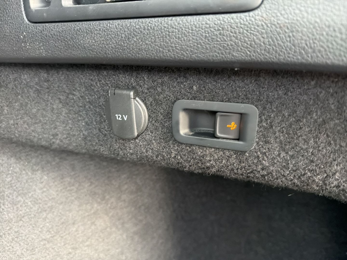 Fahrzeugabbildung Volkswagen Passat 2.0 TDI Business 4Motion AHK