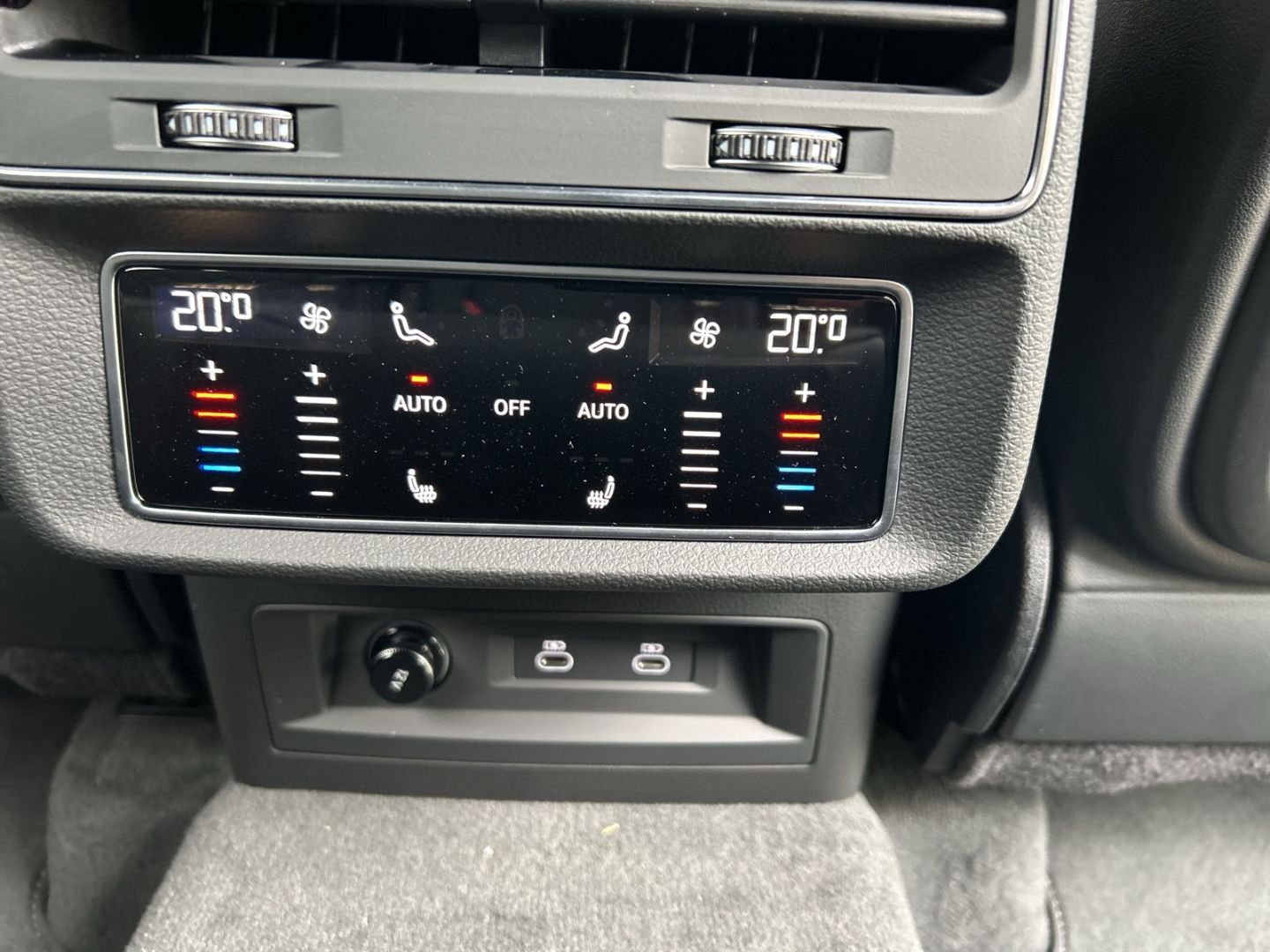 Fahrzeugabbildung Audi Q7 50 TDI S-LINE+HUD+PANO+AHK+LEDER+STANDHZG+MAT