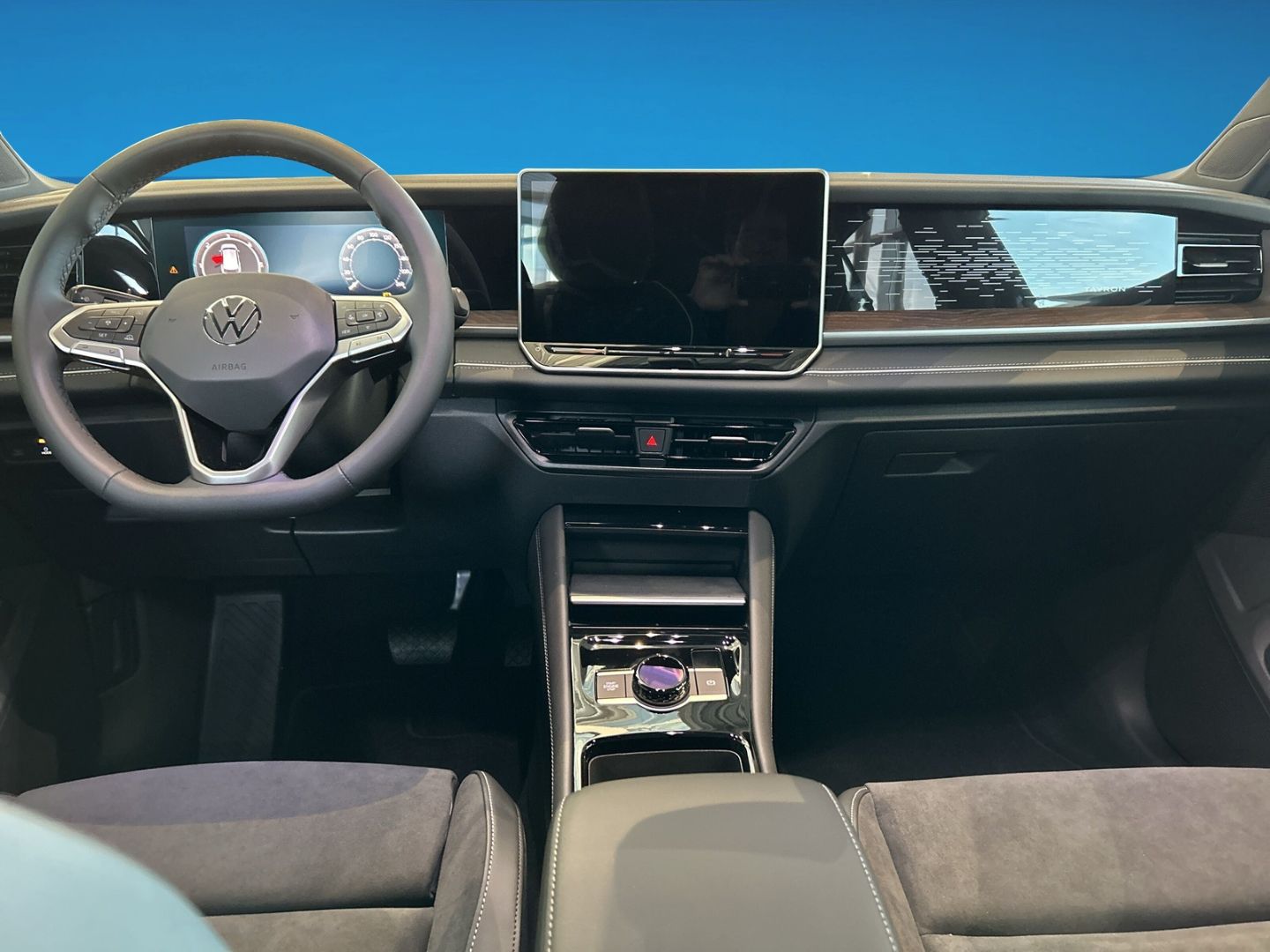 Fahrzeugabbildung Volkswagen Tayron Elegance 2,0l TDI AHK PANO LED+ EASY OPEN