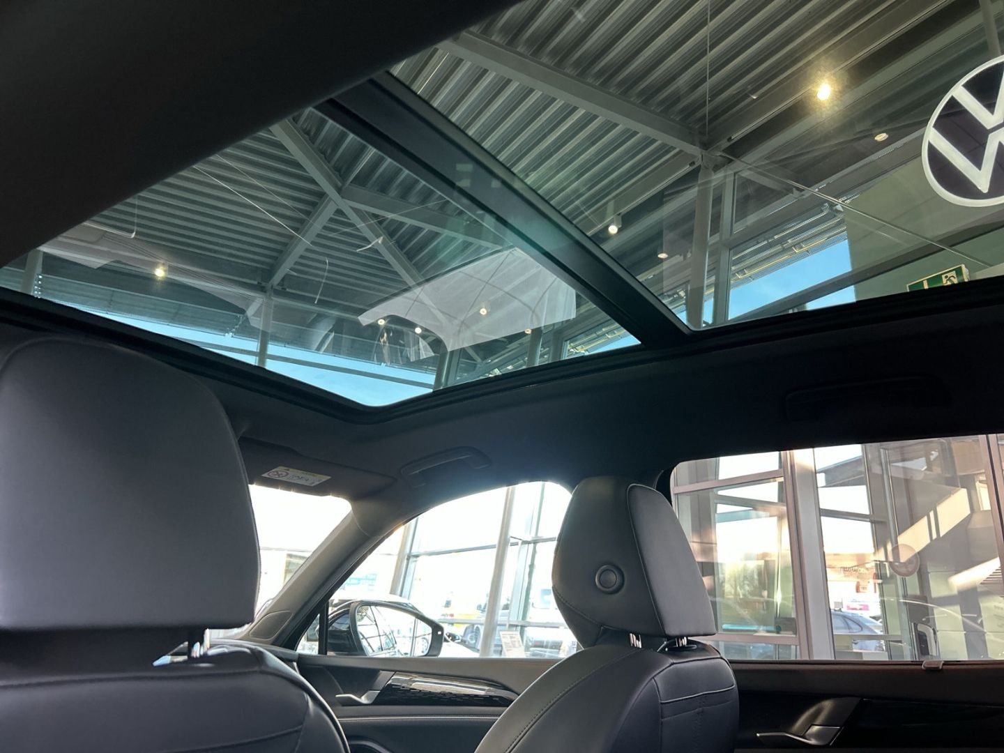 Fahrzeugabbildung Volkswagen Tayron Elegance 2,0l TDI AHK PANO LED+ EASY OPEN