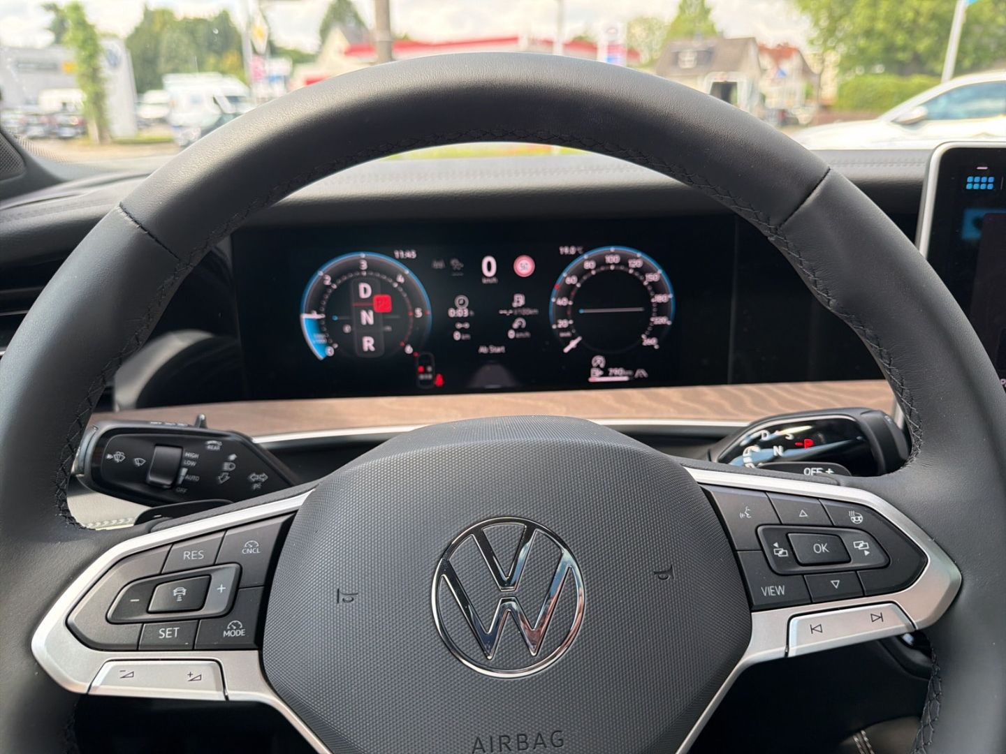 Fahrzeug 19 Fahrzeugabbildung Volkswagen Tayron Elegance 2,0l TDI AHK PANO LED+ EASY OPEN