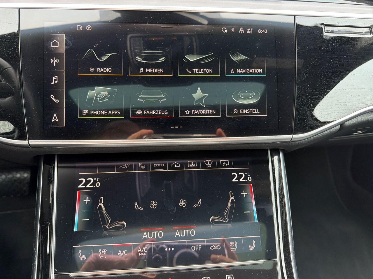 Fahrzeugabbildung Audi A8 Limousine 60 TFSI e quattro MATRUX-LED+LEDER+