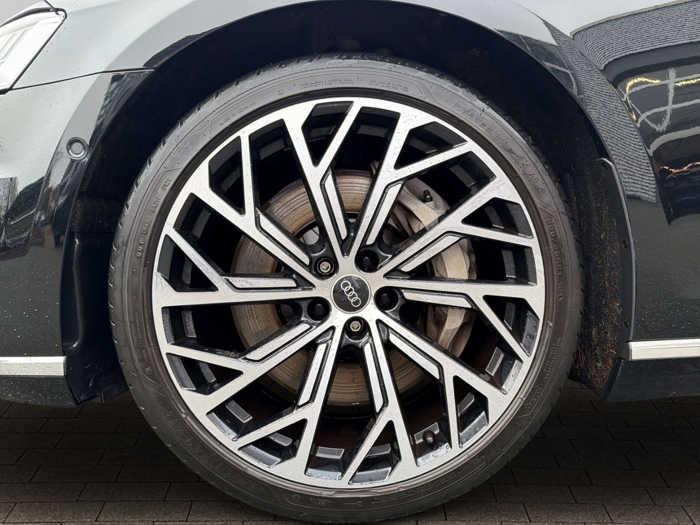 Fahrzeugabbildung Audi A8 Limousine 60 TFSI e quattro MATRUX-LED+LEDER+