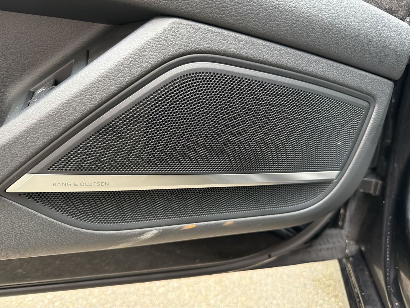 Fahrzeugabbildung Audi A8 Limousine 60 TFSI e quattro MATRUX-LED+LEDER+