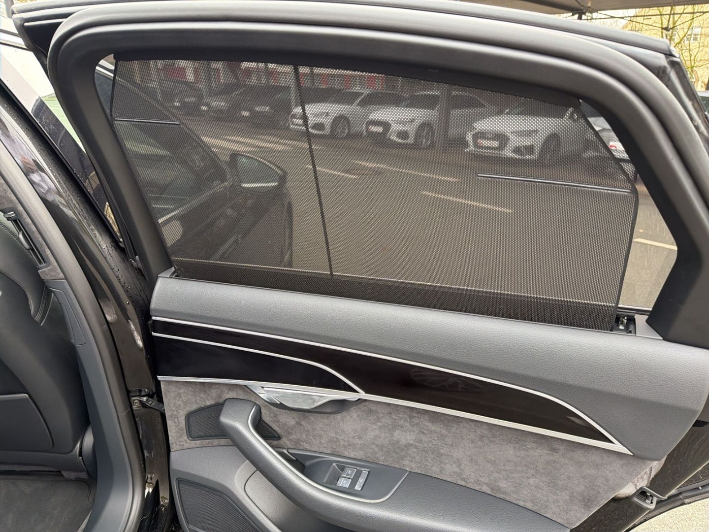 Fahrzeugabbildung Audi A8 Limousine 60 TFSI e quattro MATRUX-LED+LEDER+