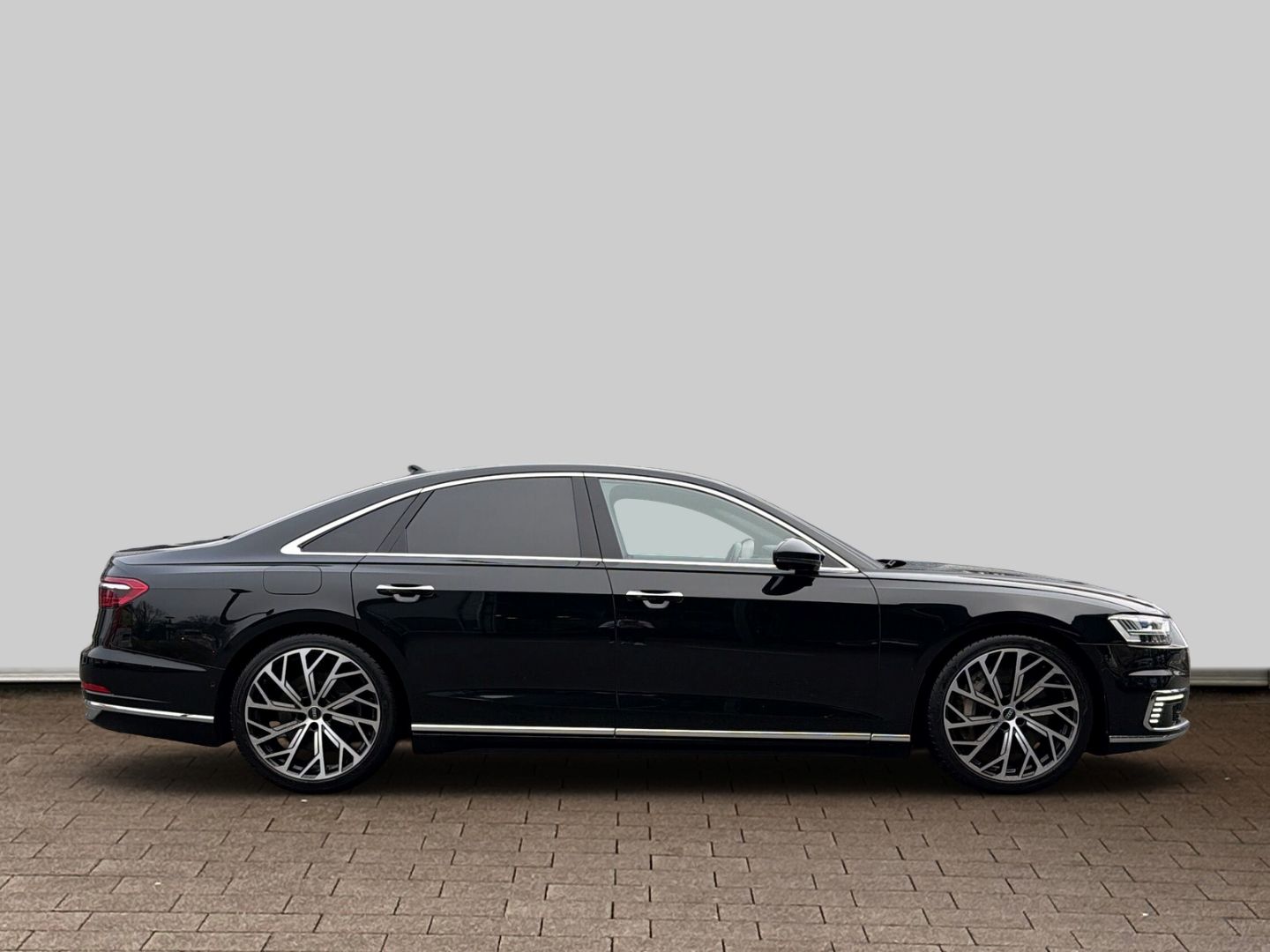 Fahrzeugabbildung Audi A8 Limousine 60 TFSI e quattro MATRUX-LED+LEDER+