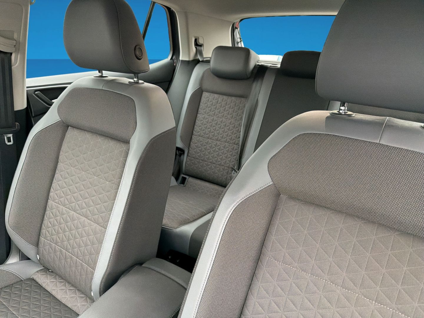 Fahrzeug 15 Fahrzeugabbildung Volkswagen T-Cross Style 1.5 l TSI ACT Navi ACC Climatronic