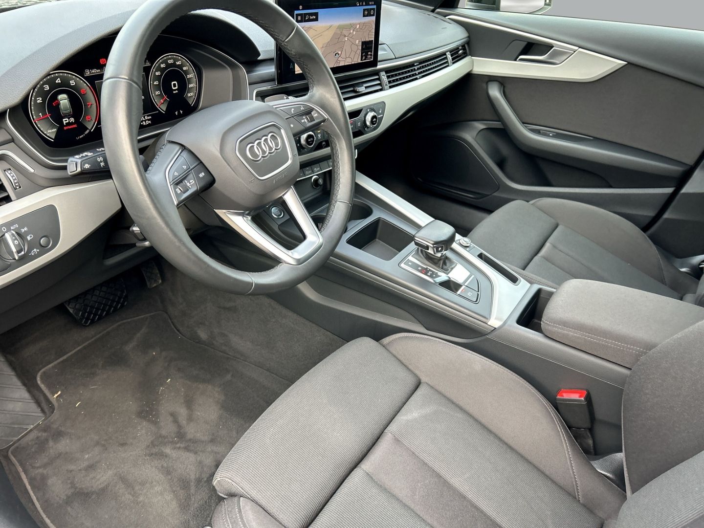 Fahrzeugabbildung Audi A4 Avant 40 TFSI S-tronic S-Line+Competition+LED