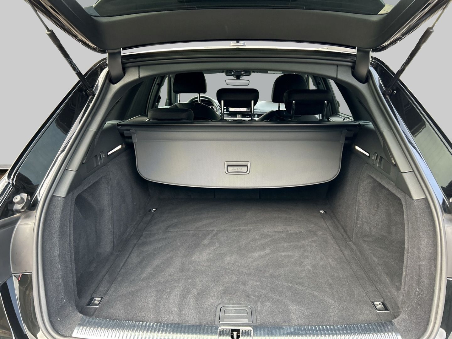 Fahrzeugabbildung Audi A4 Avant 40 TFSI S-tronic S-Line+Competition+LED