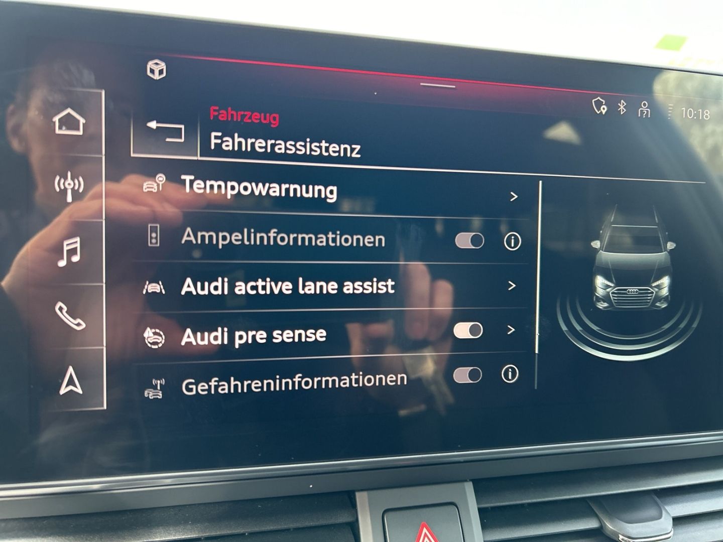 Fahrzeugabbildung Audi A4 Avant 40 TFSI S-tronic S-Line+Competition+LED