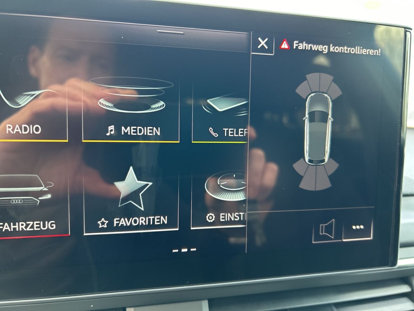 Fahrzeugabbildung Audi A4 Avant 40 TFSI S-tronic S-Line+Competition+LED