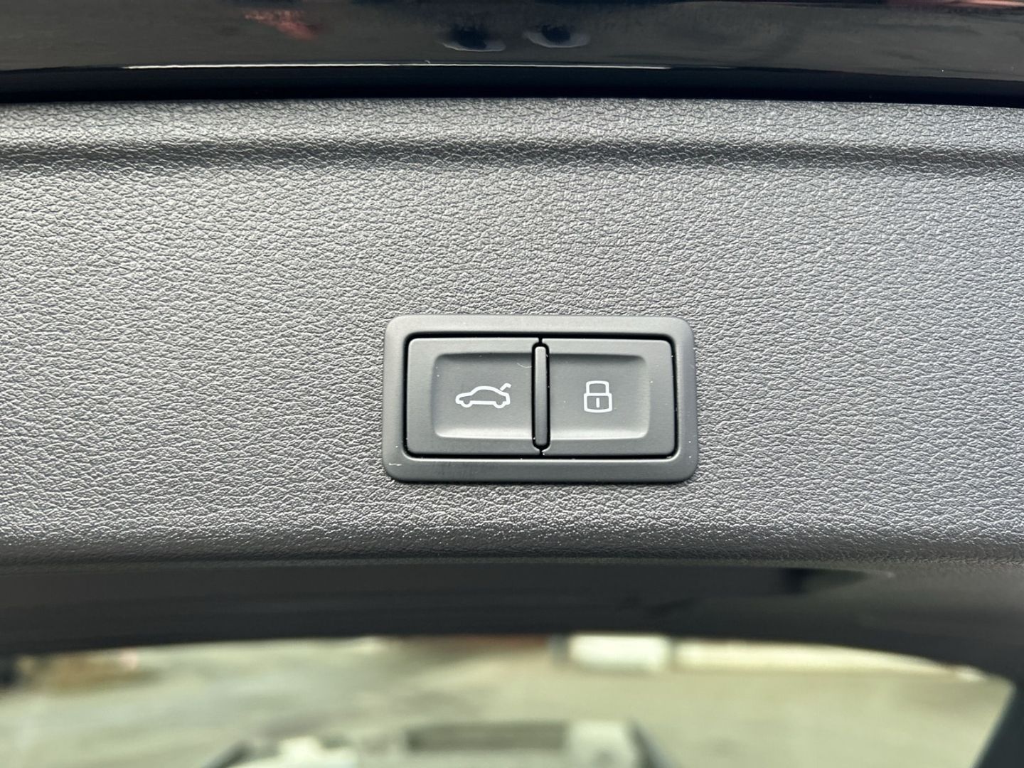 Fahrzeugabbildung Audi A4 Avant 40 TFSI S-tronic S-Line+Competition+LED