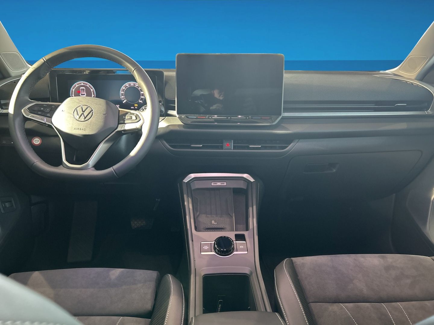 Fahrzeug 12 Fahrzeugabbildung Volkswagen T-Roc Style 1.5l eTSI PANO IQ.DRIVE IQ.LIGHT AHK