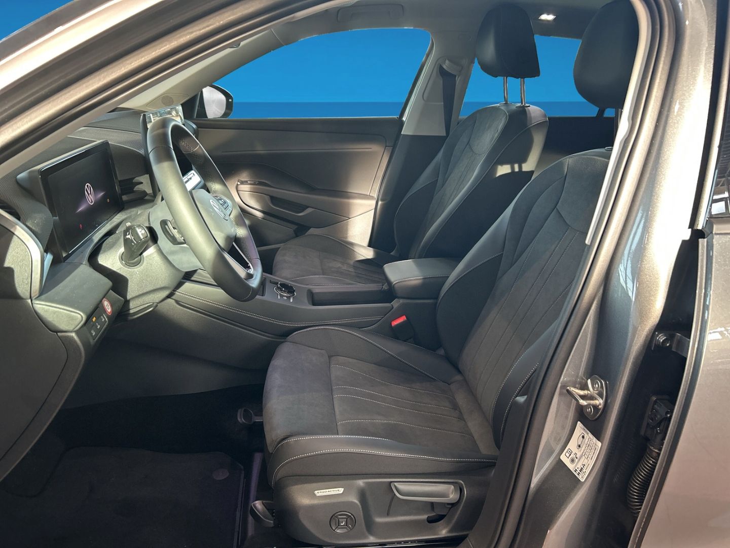 Fahrzeug 10 Fahrzeugabbildung Volkswagen T-Roc Style 1.5l eTSI PANO IQ.DRIVE IQ.LIGHT AHK