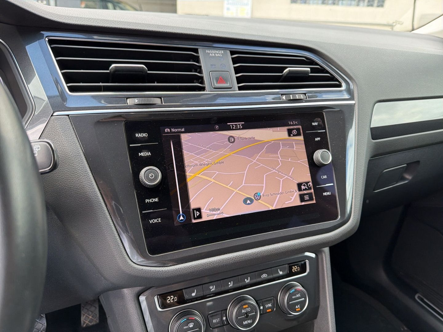 Fahrzeug 20 Fahrzeugabbildung Volkswagen Tiguan Allspace 2.0 TDI Highline R-Line 4Motion - mit KI generiert/bearbeitet