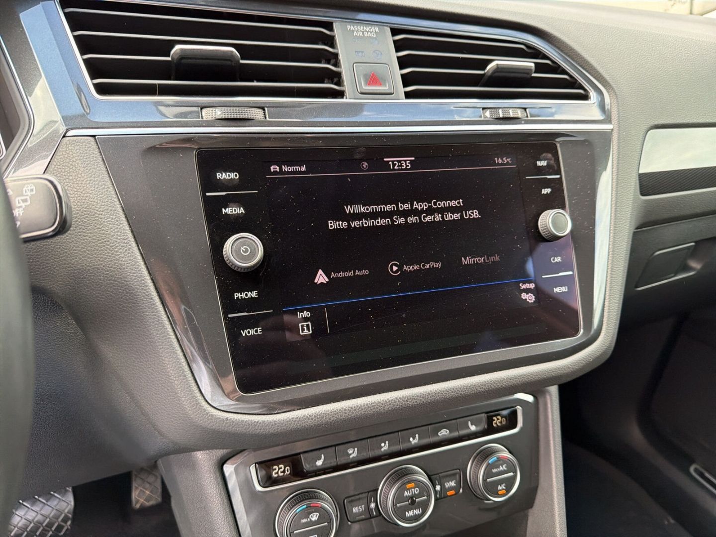 Fahrzeug 21 Fahrzeugabbildung Volkswagen Tiguan Allspace 2.0 TDI Highline R-Line 4Motion - mit KI generiert/bearbeitet