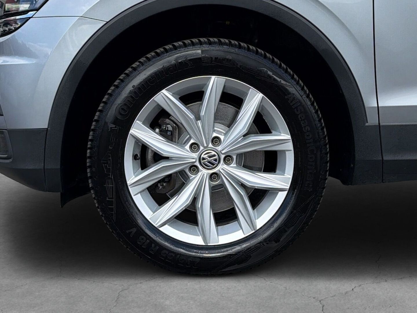 Fahrzeug 10 Fahrzeugabbildung Volkswagen Tiguan Allspace 2.0 TDI Highline R-Line 4Motion - mit KI generiert/bearbeitet