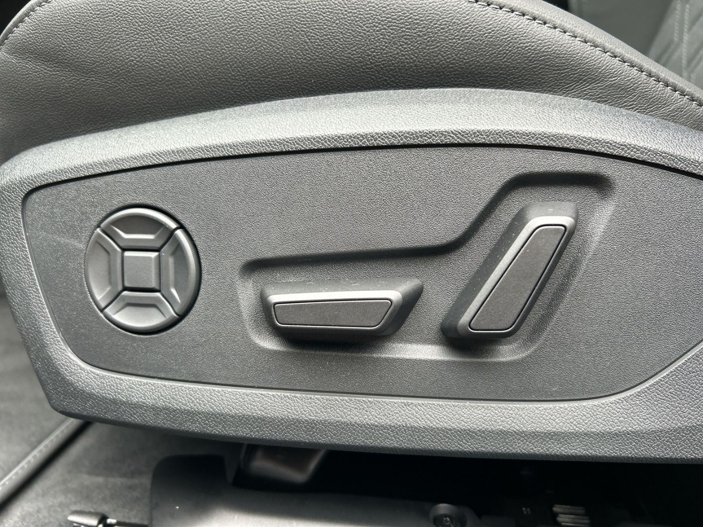 Fahrzeugabbildung Audi A6 Limousine edition one e-hybrid quattro 220 kW