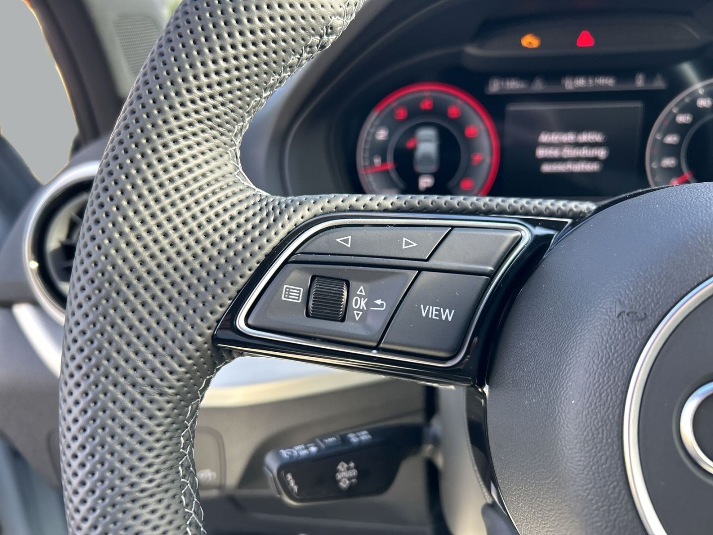 Fahrzeugabbildung Audi Q2 advanced 35 TFSI S tronic AHK+LEDER+LED+KAMER