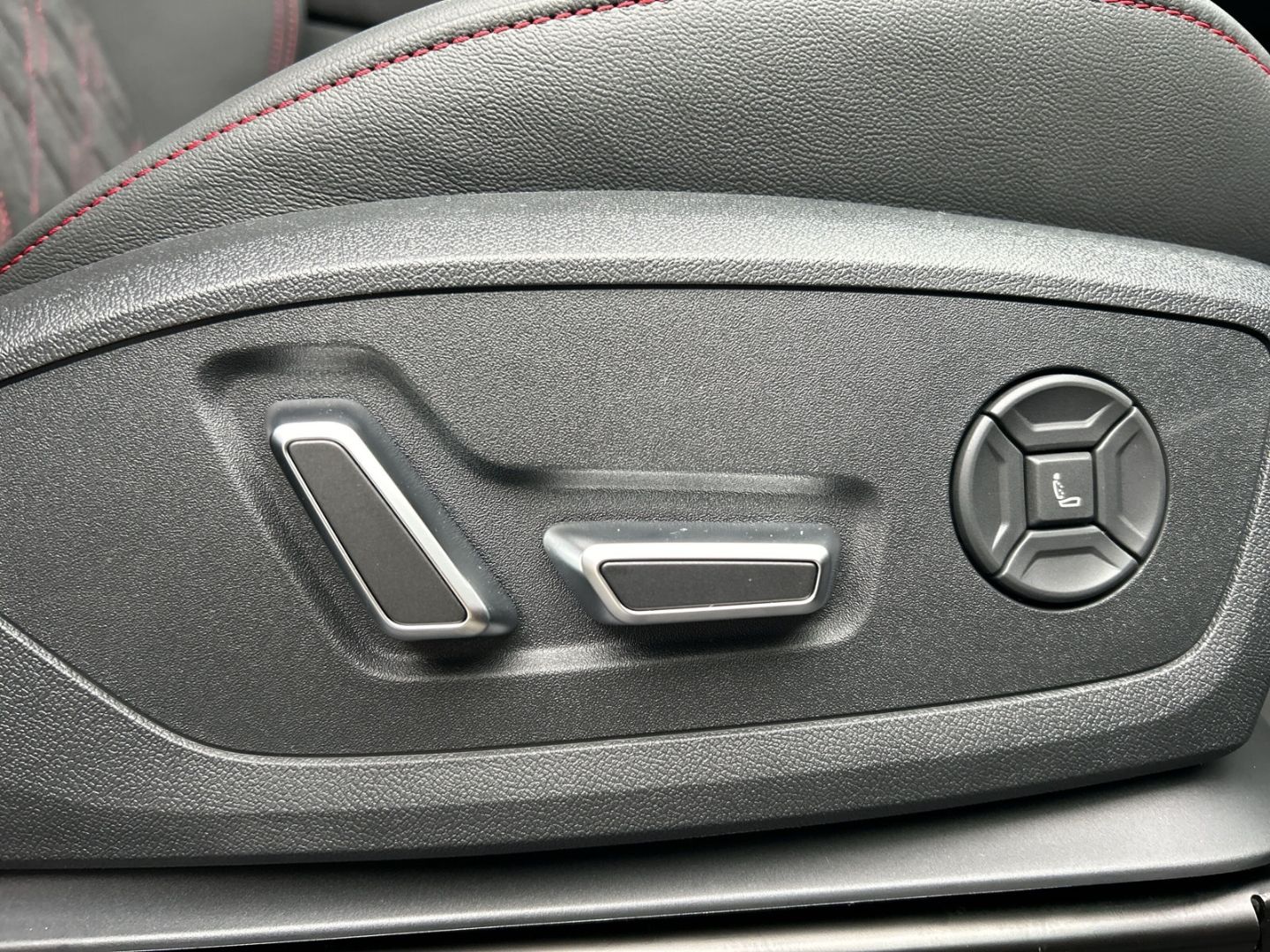 Fahrzeugabbildung Audi Q6 e-tron Sportback performance 225 kW HUD+AHK+P