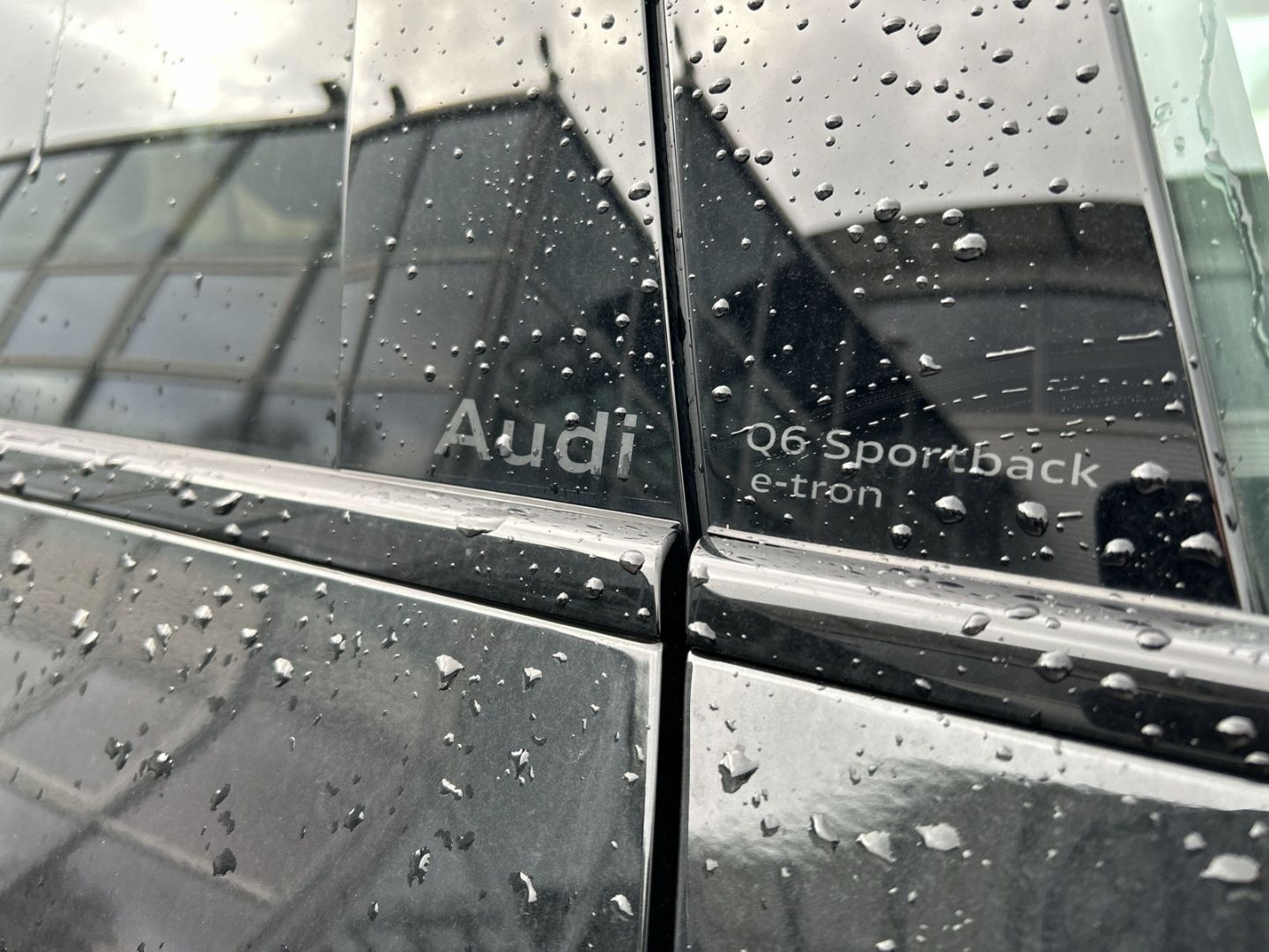 Fahrzeugabbildung Audi Q6 e-tron Sportback performance 225 kW HUD+AHK+P