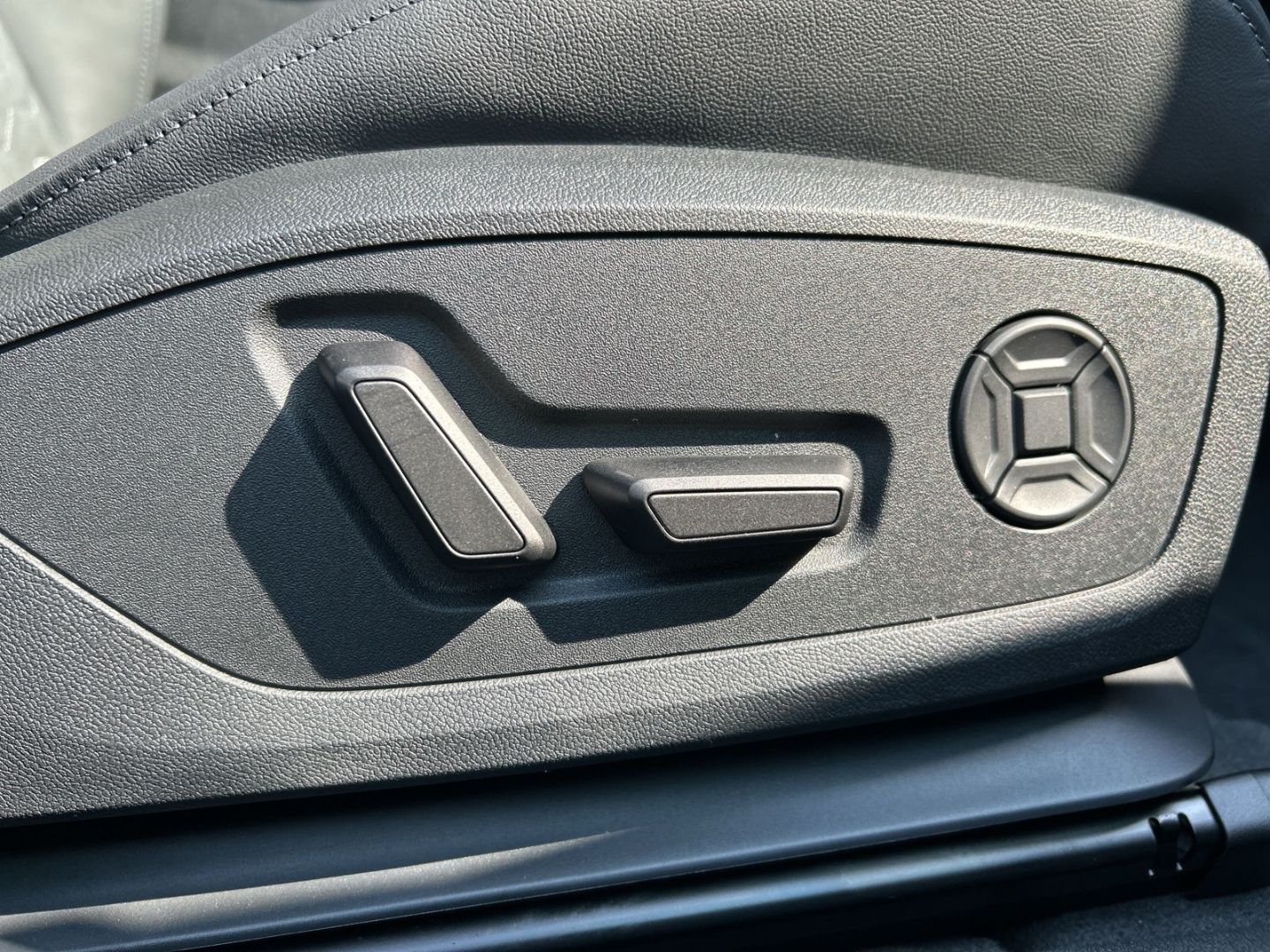 Fahrzeugabbildung Audi A6 e-tron Avant performance 270 kW HUD+Luftfeder