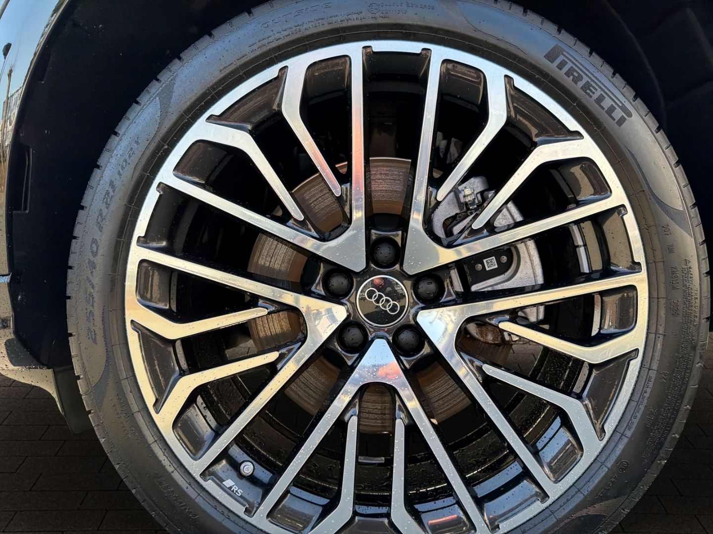 Fahrzeugabbildung Audi Q5 2.0 edition one e-hybrid quattro B&O+HUD+AHK+